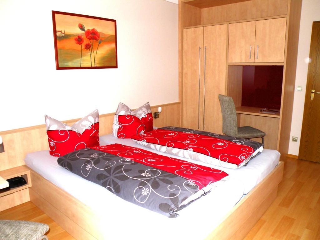 Hotel Zum Schwarzen Baeren Vohenstrauss Habitación foto