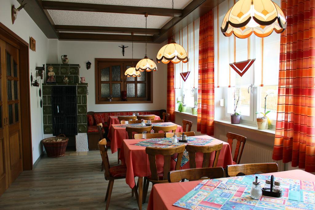 Hotel Zum Schwarzen Baeren Vohenstrauss Exterior foto