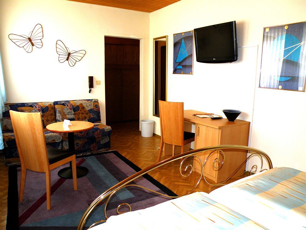 Hotel Zum Schwarzen Baeren Vohenstrauss Exterior foto